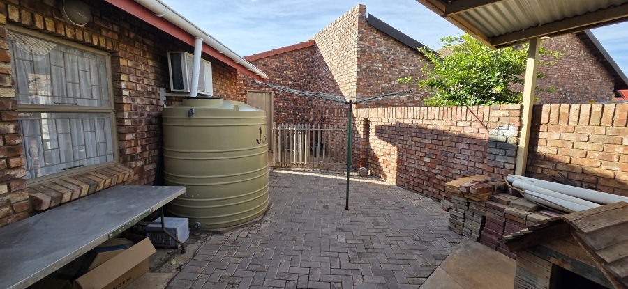 3 Bedroom Property for Sale in Roylglen Gardens Northern Cape